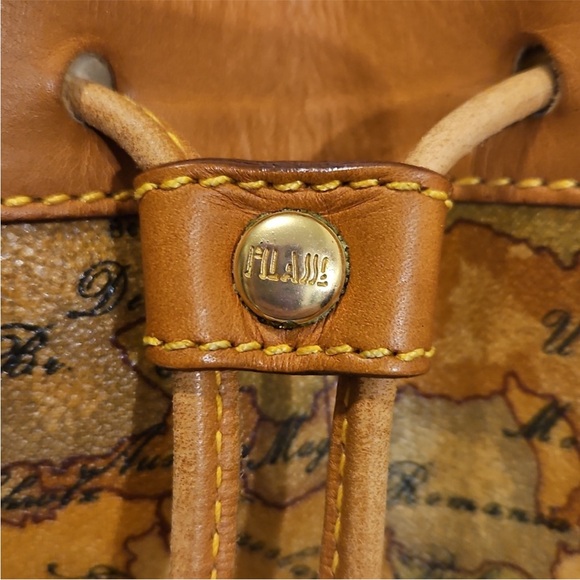 Alviero Martini Classe World Bucket Bag Crossbody Bag EUC - Picture 8 of 13